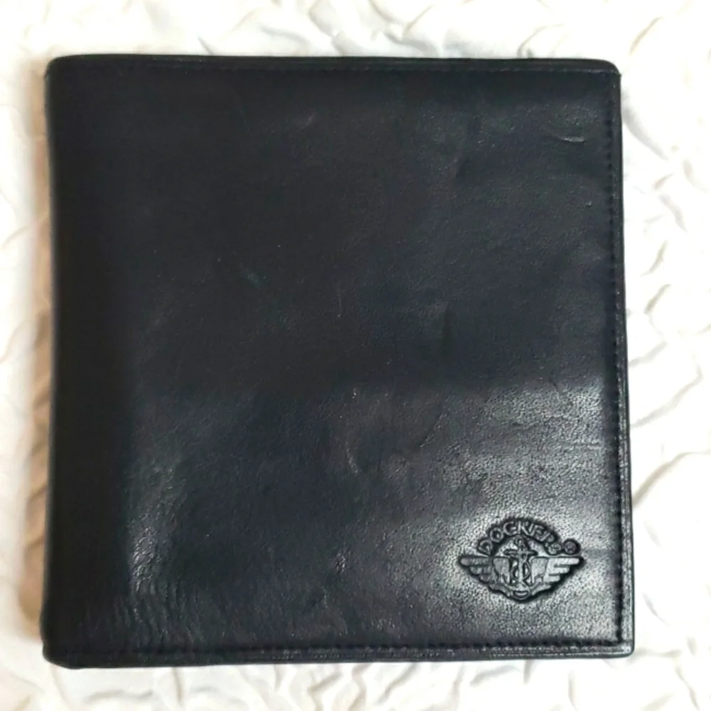 Docker Mens Fullgrain Leather black bifold square wallet. Size 4